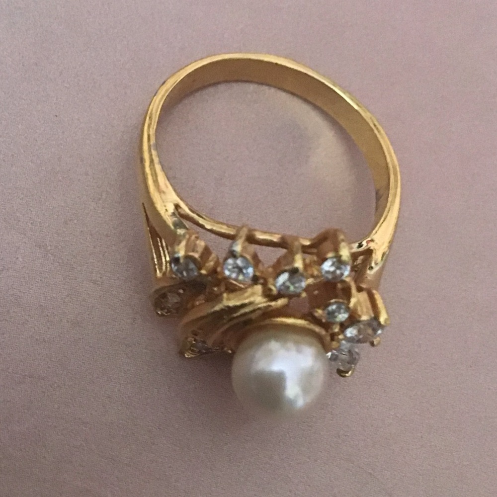 Elegant Gold Pearl Ring 14k gold